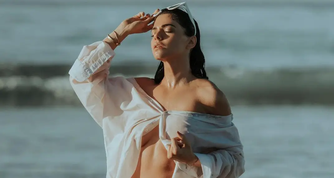 La actriz cubana Livia Brito deslumbra en las redes sociales recibiendo el veranos con un diminuto bikini blanco (+ Fotos)