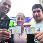 Promesas de una vida mejor, pasaportes y visas falsas: detectan red de tráfico de cubanos en Uruguay