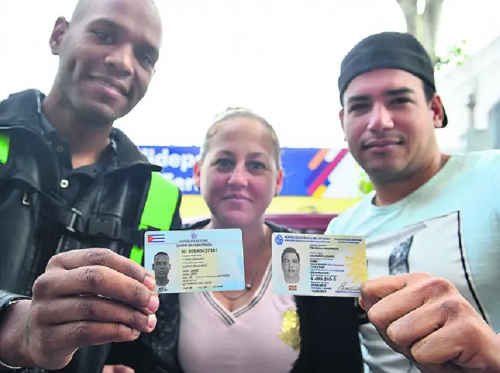Promesas de una vida mejor, pasaportes y visas falsas: detectan red de tráfico de cubanos en Uruguay
