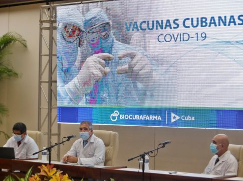 Gobierno cubano sale al paso de los rumores sobre la falta de vacunas contra la COVID-19 en la isla y asegura que ya tienen listas las dosis necesarias para inmunizar a toda la población