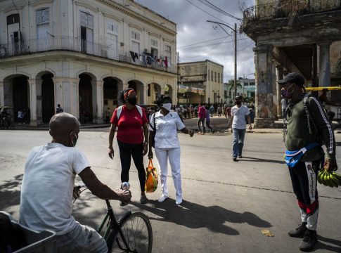 Sigue elevado el numero de casos positivos a la COVID-19 en Cuba, mientras el Gobierno insiste en celebrar un 1ro de Mayo 