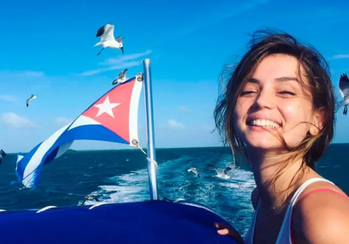 Actriz cubana Ana de Armas hace duras confesiones sobre el trabajo que pasaba junto a su familia cuando vivía en Cuba: 