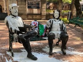 Vuelven a vandalizar las estatuas de Fidel Castro y el Che Guevara en México, esta vez arrojandole cubanos de pintura blanca