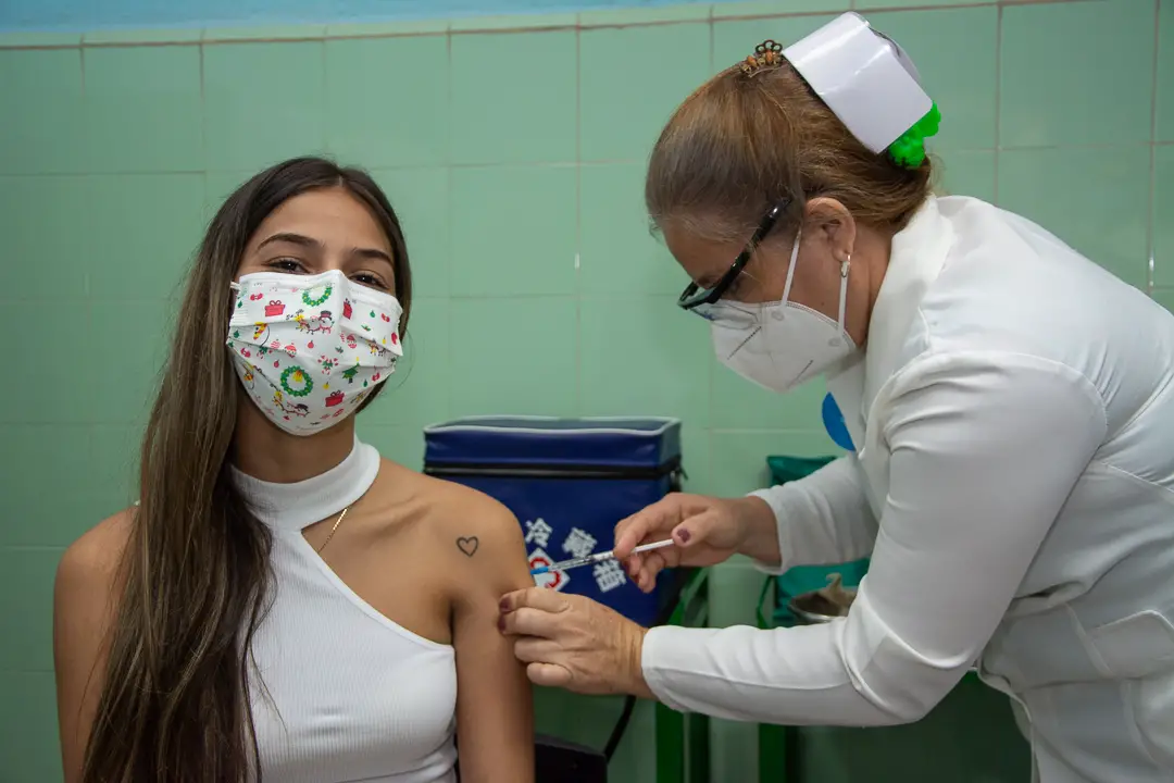 Gobierno cubano suspende sin explicaciones en varias provincias la inmunización contra la COVID-19 en niños con la vacuna Soberana 02