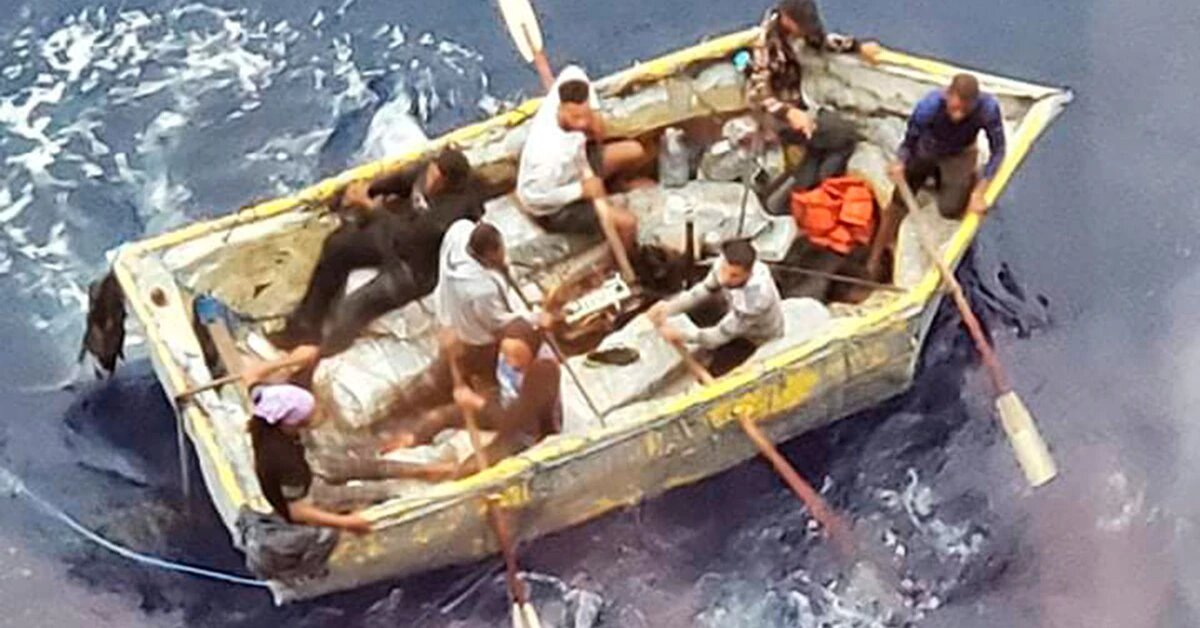 Dramático rescate de unos balseros cubanos: Los ayudaron desde un crucero al grito de “¡Patria y Vida!”