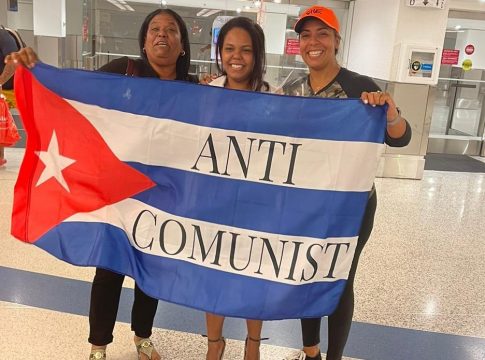 La joven youtuber cubana Ruhama Fernández llega exiliada a Miami: 