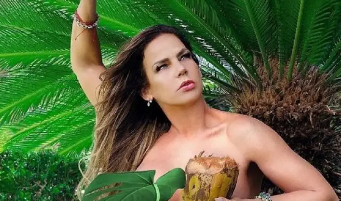 La vedette cubana Niurka Marcos alborota las redes sociales, presumiendo del cuerpazo que se gasta con 54 años de edad