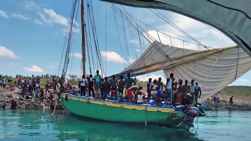 Escapando a la libertad en Estados Unidos, terminan en el infierno de Cuba!!! Casi 1000 migrantes haitianos llegaron a costas cubanas durante las ultimas semanas