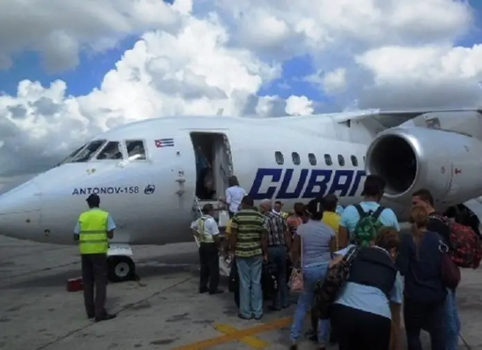 Gobierno cubano advierte que los vuelos nacionales permanecerán 