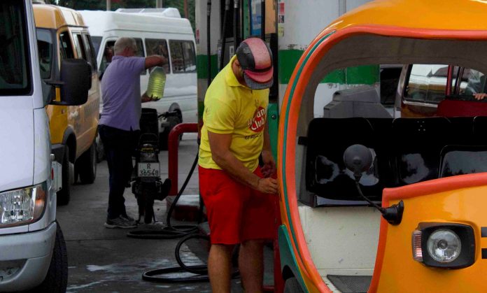 Reportan escasez de gasolina en La Habana: “Se acaba enseguida y las colas son enormes”