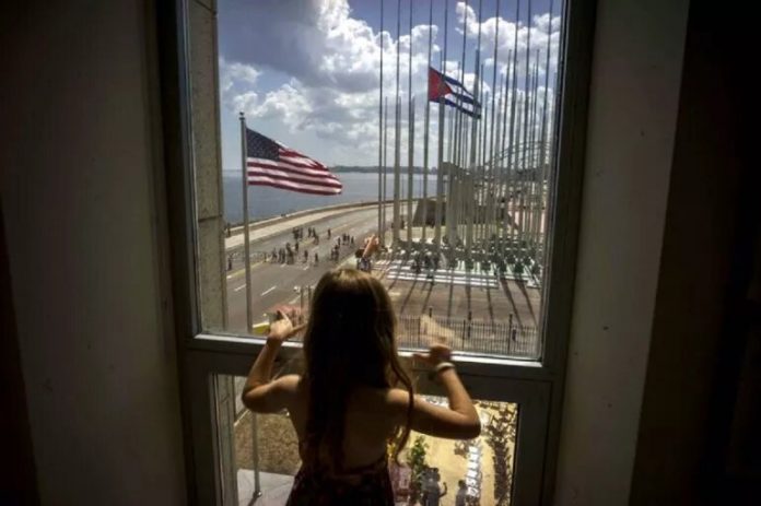 Cubanos denuncian estafas con supuestas visas para salir de la isla: 