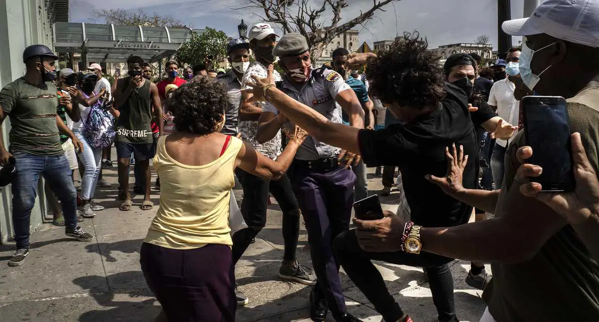 Seis años de prisión para tres opositores cubanos que se manifestaron en Matanzas el 11 de julio