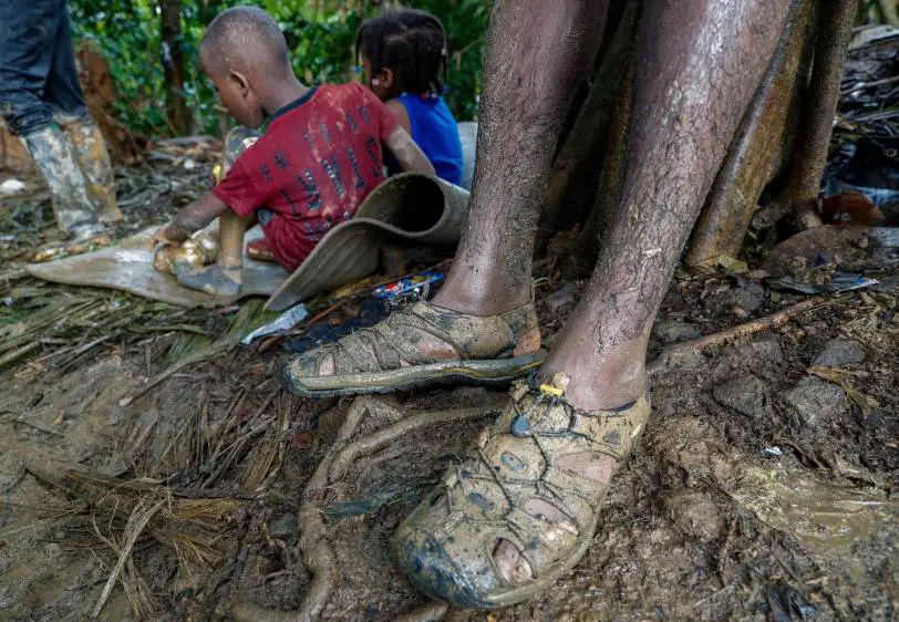 Niño cubano que sobrevivió a un naufragio en Colombia, murió de un infarto atravesando la frontera para llegar a Panamá