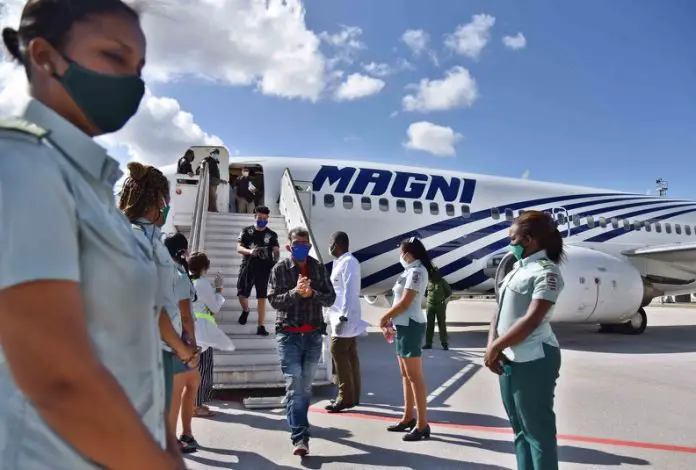 México repatria a 102 migrantes cubanos que cruzaban de forma irregular el país camino a la frontera de Estados Unidos