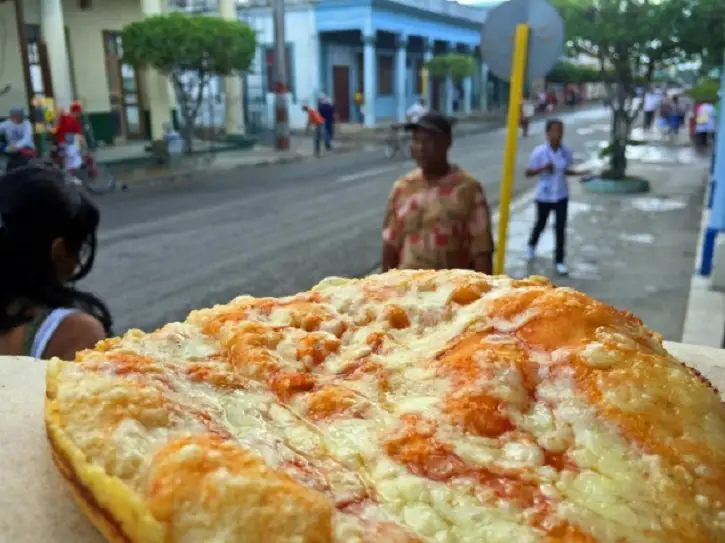 La inflación golpea a los cubanos: "Una pizza en la calle pasó de costar 15 pesos a 80 pesos en menos de un año"