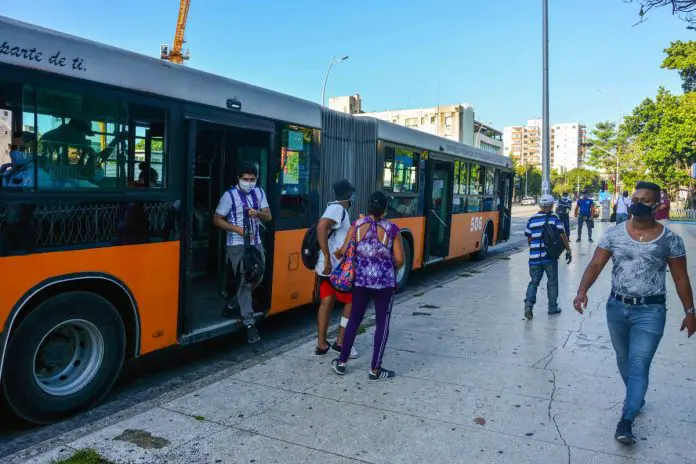 Gobierno cubano reconoce que más de la mitad del transporte estatal y de pasajeros está fuera de servicio en la isla por roturas