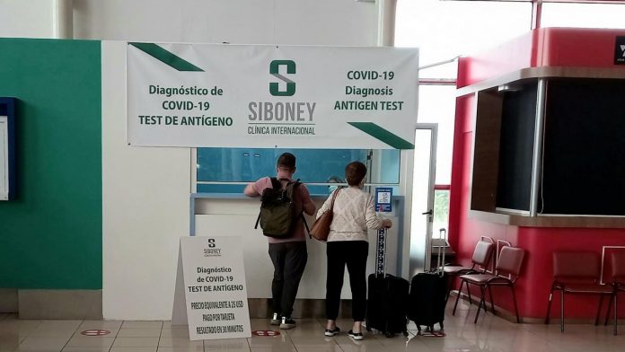 Aeropuerto José Martí de La Habana habilita servicio de diagnóstico de COVID-19 para viajeros, pero pagando en dólares y con tarjeta de crédito