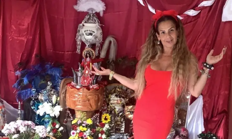 La hija de la vedette cubana Niurka Marcos dice que su mamá la protege de la "envidia" con santería