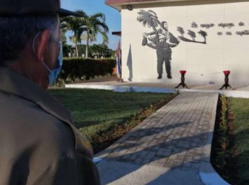 Siguen levantando estatuas con la imagen de Fidel Castro por toda Cuba