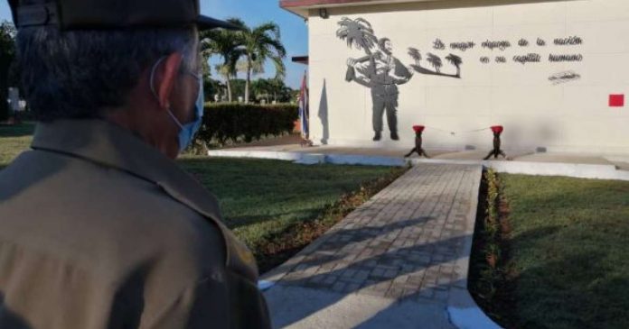 Siguen levantando estatuas con la imagen de Fidel Castro por toda Cuba