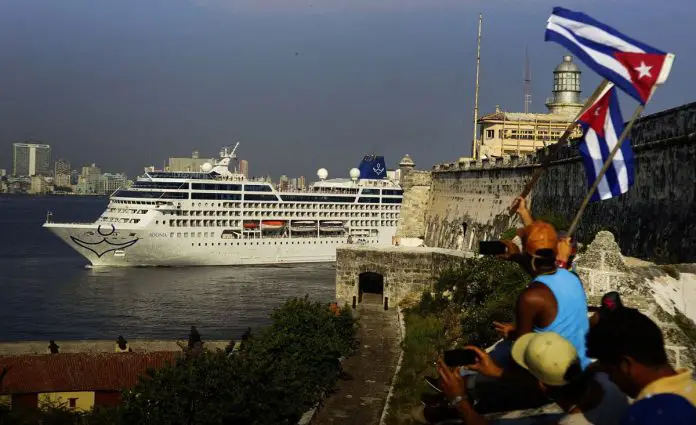 Denuncian al Gobierno cubano por la explotación de marinos en cruceros de lujo internacionales