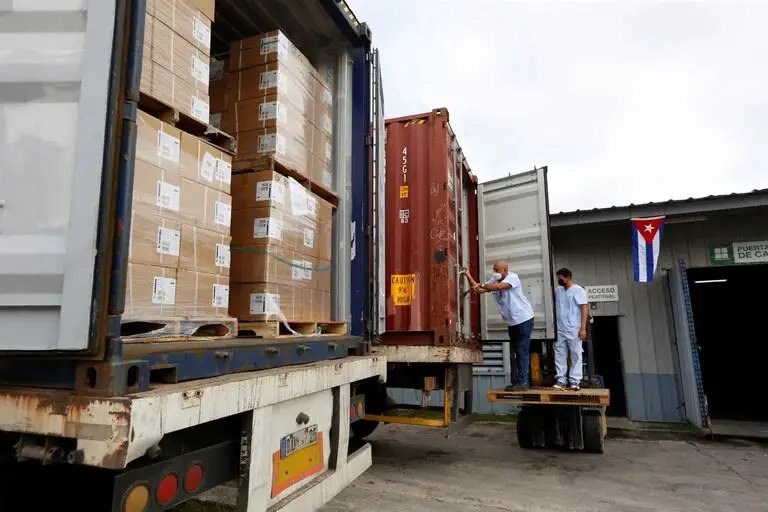 Gobierno cubano recibe donativos de leche desde EEUU, arroz desde Vietnam y medicinas desde Japón, pero la escasez sigue igualita en la isla