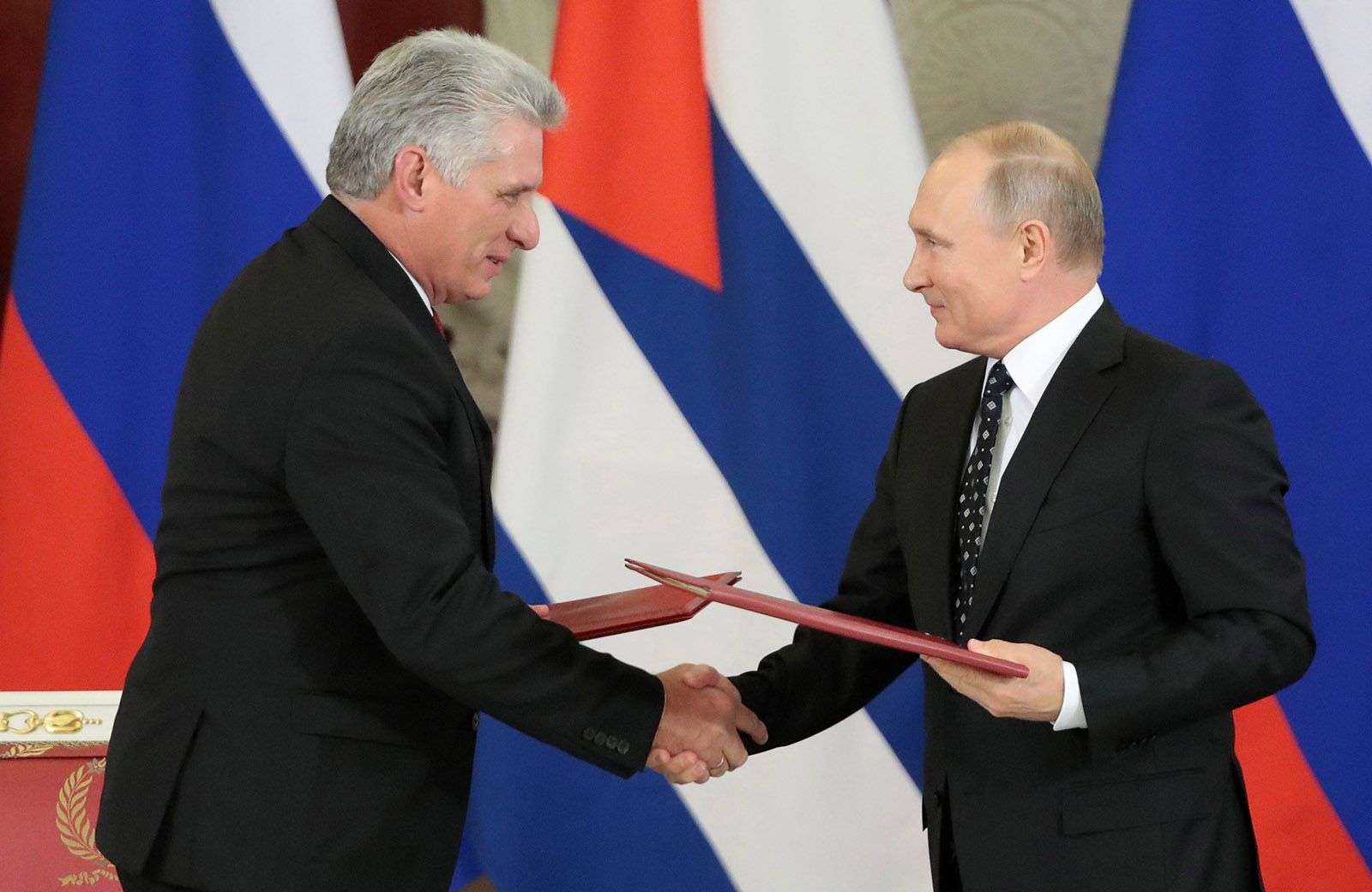 Díaz-Canel y Putin hablan por teléfono para "estrechar la cooperación estratégica", en medio de tensiones y rumores sobre la llegada de misiles y tropas rusas a Cuba