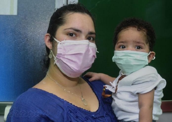 Salvan a niña cubana en hospital de La Habana tras tragarse un alfiler