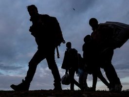 Grecia expulsa de forma violenta a decenas de inmigrantes cubanos que estaban varados en el país hacia Turquía
