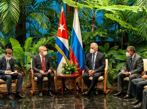 Primer Ministro de Rusia llegó en visita oficial a Cuba, pero apenas se ofrecieron detalles de los temas que habló con Díaz-Canel a puertas cerradas