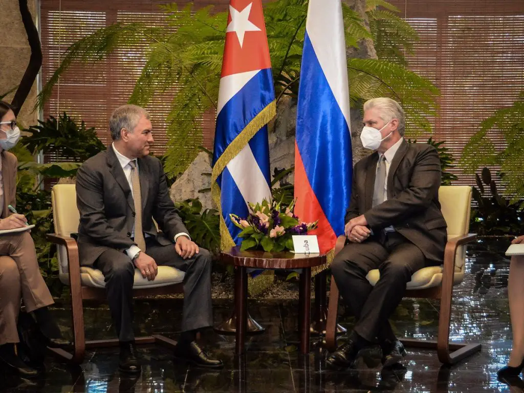 Díaz-Canel se reúne con el presidente del Parlamento de Rusia en La Habana solo horas antes del ataque de tropas rusas a Ucrania