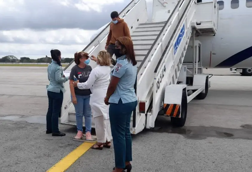 Cuba dejó de aceptar nuevas deportaciones de ciudadanos cubanos desde territorio estadounidense, en medio del mayor éxodo desde la crisis del Mariel