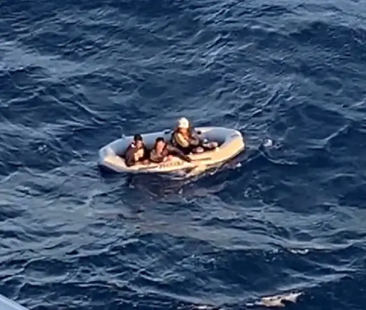 Guardia Costera de Estados Unidos repatría 36 balseros cubanos y detiene a 3 personas sospechosas de tráfico humano