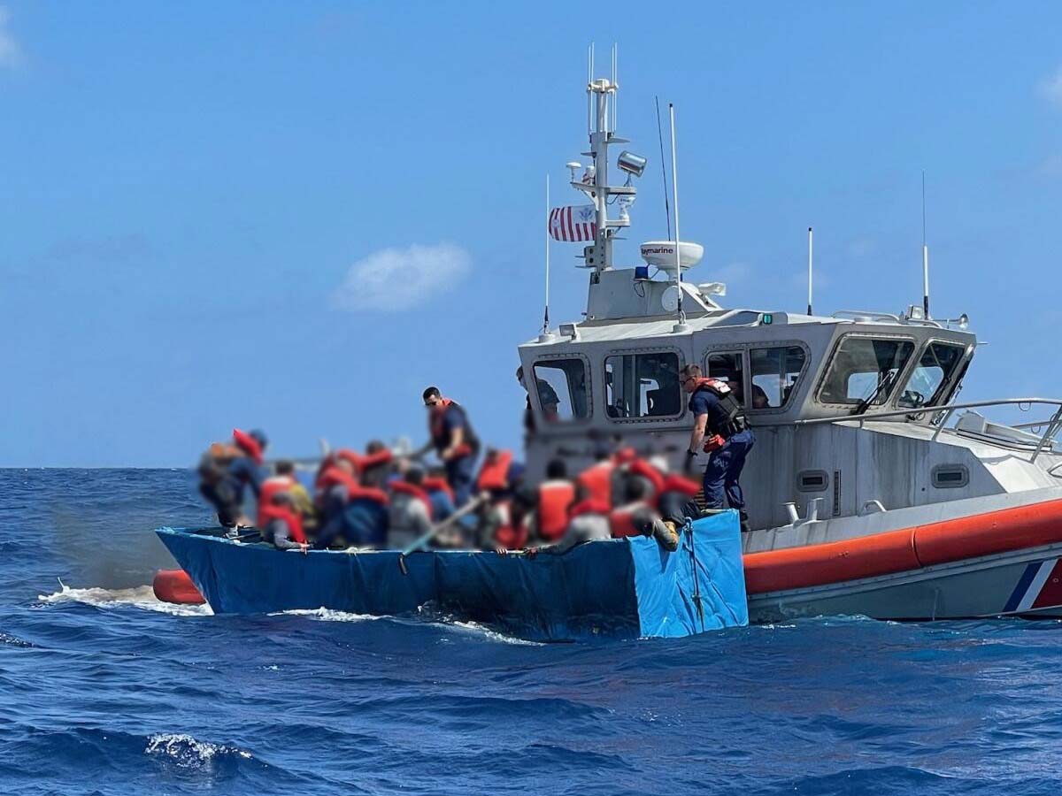 Guardia Costera de Estados Unidos repatría a 74 balseros cubanos e intercepta en alta mar a otros 17 cerca de las costas de Florida