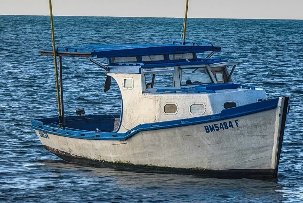 15 cubanos que huyeron de la isla en un bote de pescadores son arrestados por la Patrulla Fronteriza tras tocar tierra en Florida esta mañana