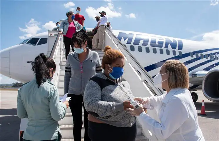 México envía otros 74 cubanos a la isla, y ya suman más de mil los que han intentado escapar y terminan devueltos al país en lo que va de año