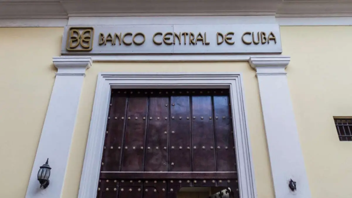 Banco Central de Cuba advierte que no tiene relación alguna con nueva compañía canadiense autorizada a enviar remesas a la isla desde Estados Unidos