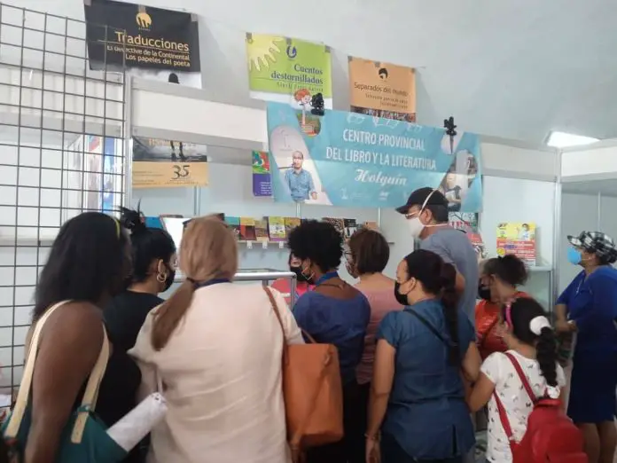 Cubanos explotan en criticas tras el primer día de la Feria del Libro de La Habana: 
