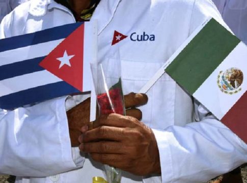 México contratará por dos años a 500 médicos cubanos, pero todos los detalles del acuerdo quedarán en 
