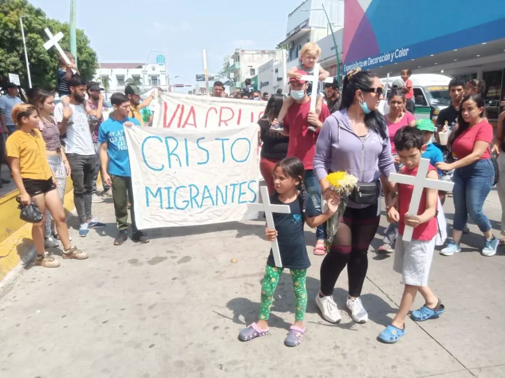 Cubanos parten desde Tapachula en una caravana llamada "viacrucis doloroso" con la finalidad de llegar a la Ciudad de México a exigirle al gobierno visas humanitarias