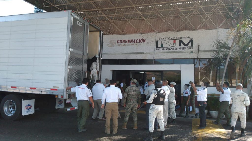 Detienen en México a nueve cubanos que viajaban escondidos en un tráiler de un camión junto a otro medio centenar de migrantes ilegales