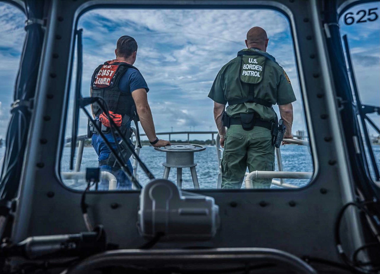 Guardia Costera de EEUU suspende la búsqueda de balseros cubanos desaparecidos tras naufragar su bote cerca de las costas de Florida