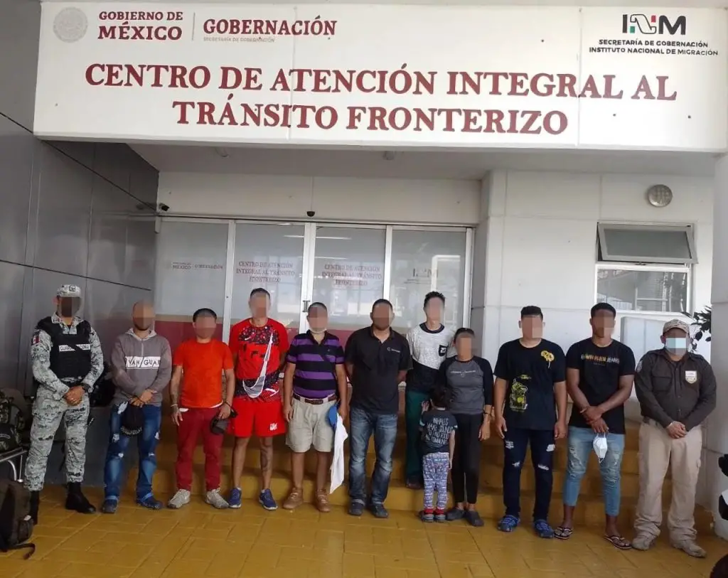 Arrestan 10 migrantes cubanos en México que viajaban escondidos en una vagoneta rentada camino a la frontera de Estados Unidos