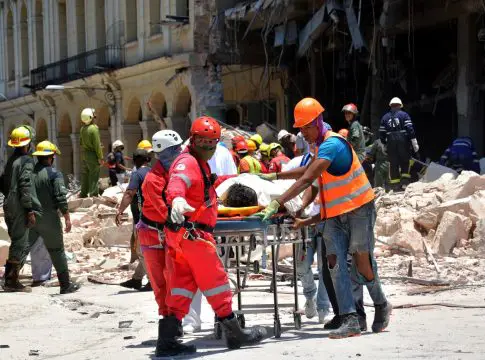 Joven español herido durante la explosión del hotel Saratoga regresará este lunes a Galicia, luego de recuperarse de sus lesiones