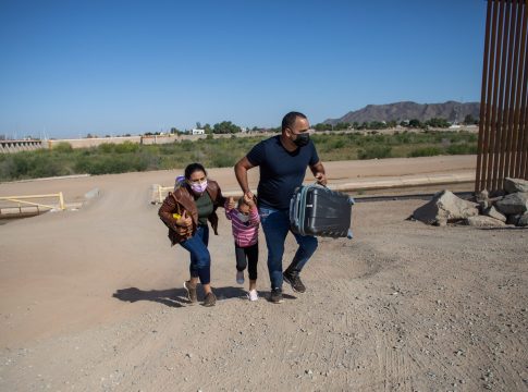 El éxodo cubano hacia los Estados Unidos sigue rompiendo récord: 115 mil han cruzado la frontera desde octubre del pasado año hasta abril del presente