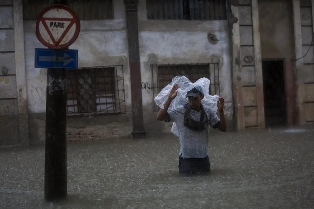 Telefonía móvil y fija afectada por las lluvias en gran parte de La Habana, Pinar del Río, La Habana, Mayabeque, Artemisa, Cienfuegos y Villa Clara